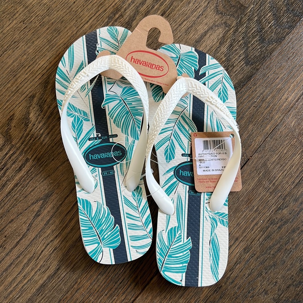 Havaianas- NWT- Size 39-40. Color is white/indigo blue.